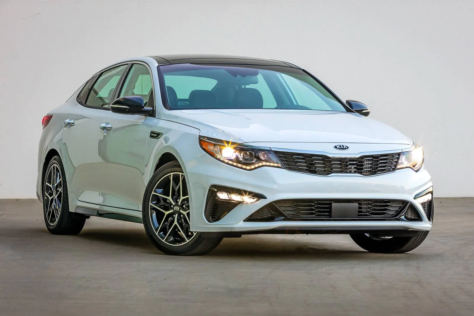 Kia optima Price in Pakistan 2024 Specifications Interior and exterior features